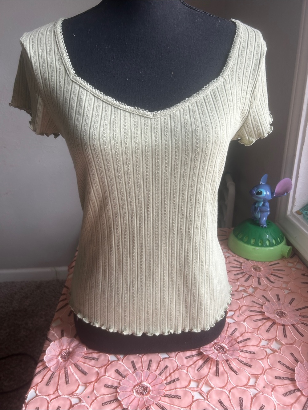 Universal Thread Light Cream Ribbed V-Neck Short Sleeve Top